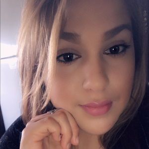 Meet your Posher, Daniela